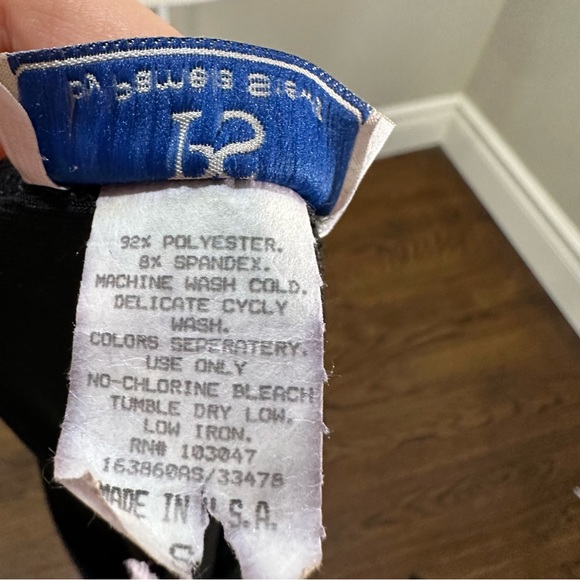 Y2K Top - Y2K tank top v neck with bow - Picture 6 of 7